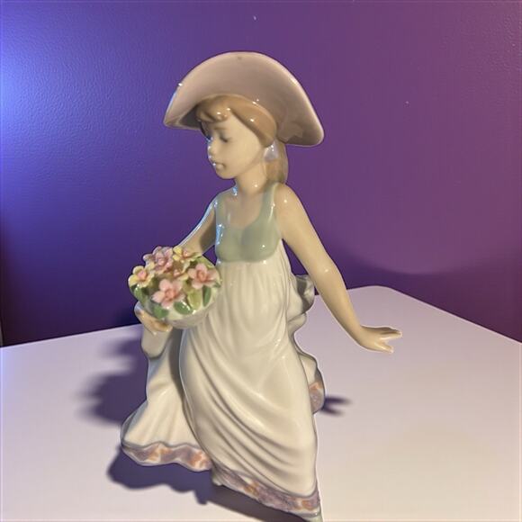 Lladro Collection Made in Spain Porcelain Statue - Carefree #5790, Retired - Picture 1 of 12